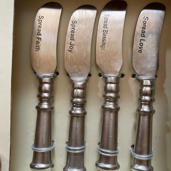 Cheese Knives 4 Pieces Set, For Charcuterie Boards Cynthia Rowley New In Box - Picture 5 of 5